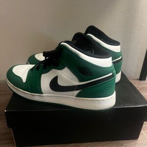 Air Jordan 1 Mid SE 

Green, Black and White Sneakers (USED)